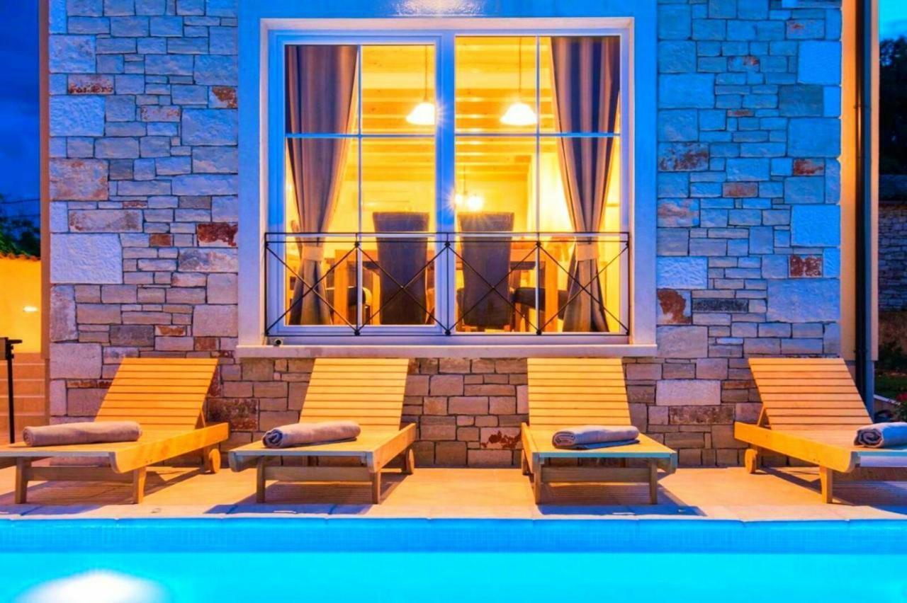 Moderne Istrische Steinvilla - 4 Sterne Mit Privatem, Beheizbaren Pool & Meerblick Kavran 외부 사진