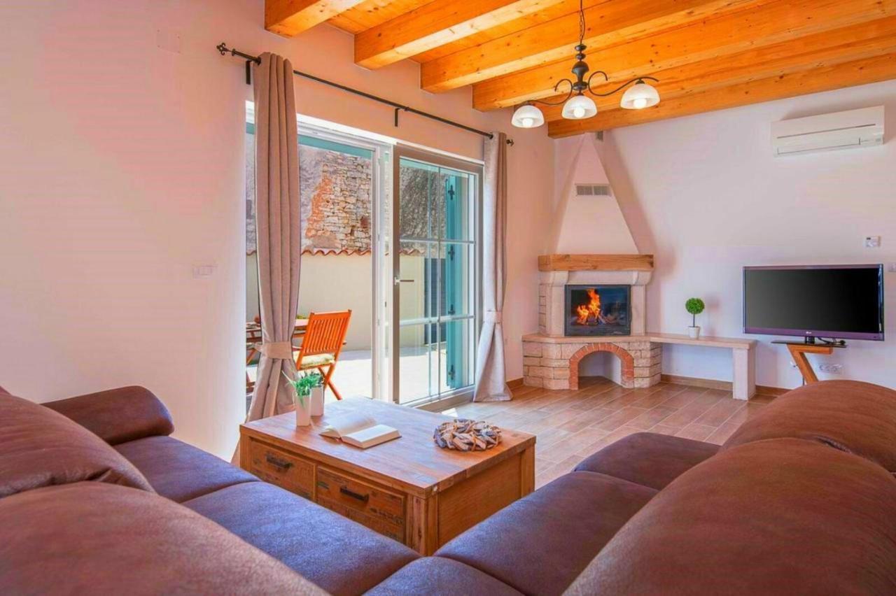 Moderne Istrische Steinvilla - 4 Sterne Mit Privatem, Beheizbaren Pool & Meerblick Kavran 외부 사진