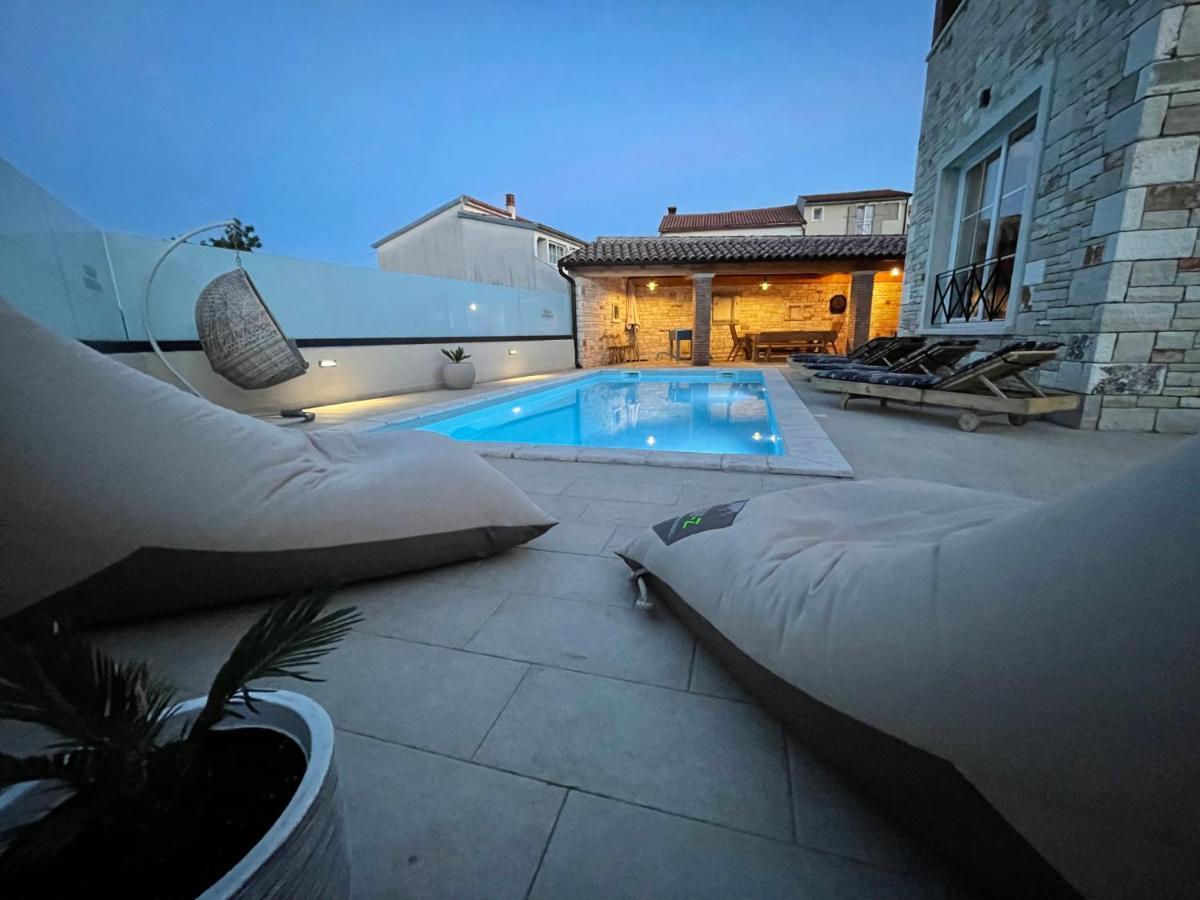 Moderne Istrische Steinvilla - 4 Sterne Mit Privatem, Beheizbaren Pool & Meerblick Kavran 외부 사진